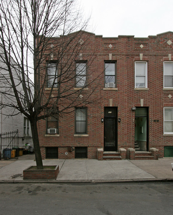 327 Eldert St in Brooklyn, NY - Building Photo