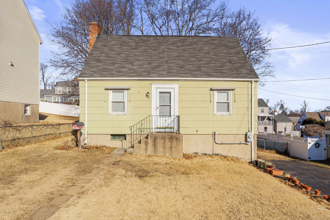 36 Harding St in Wethersfield, CT - Building Photo