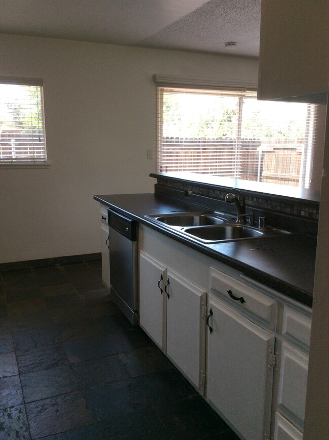 4171 Mt Vernon Ave in Riverside, CA - Building Photo - Building Photo
