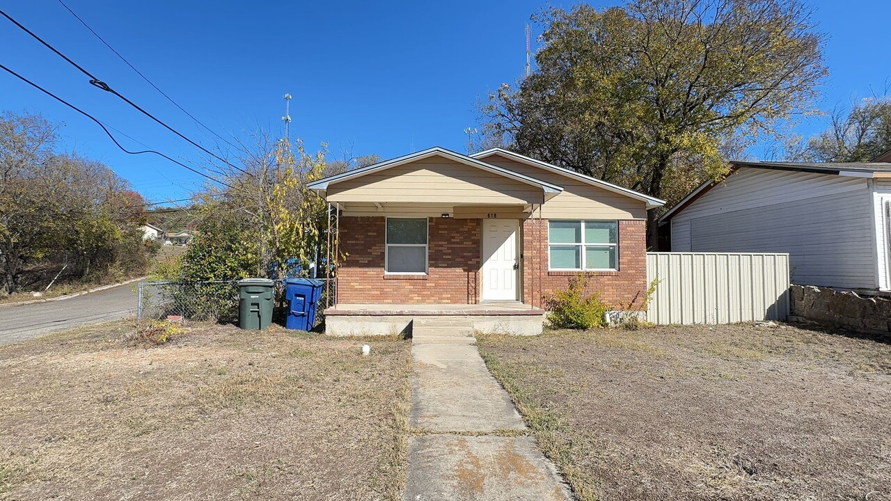 618 Hill St in Copperas Cove, TX - Foto de edificio