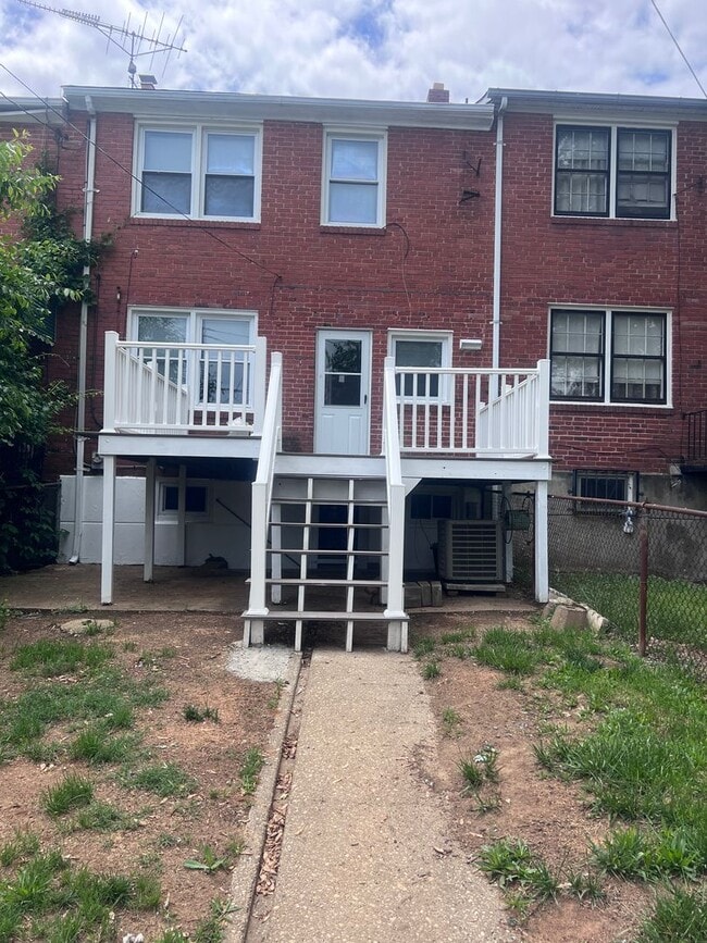 property at 3204 Yosemite Ave