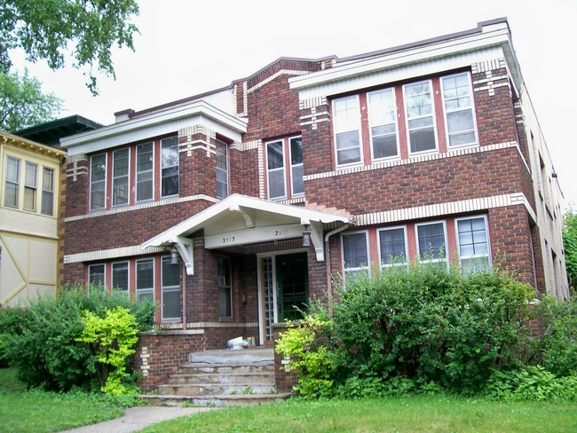 2513 Emerson Ave S in Minneapolis, MN - Building Photo - Building Photo