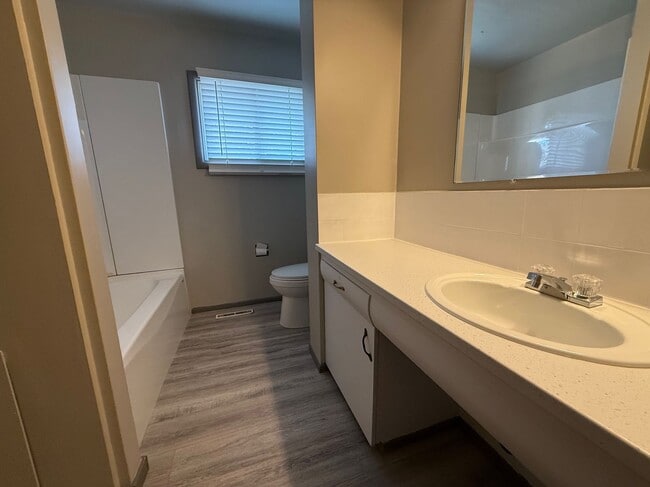 15321-15387 87 Ave NW in Edmonton, AB - Building Photo - Building Photo