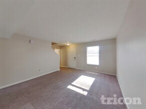 11104 Waterfield Pl, Unit 13 in Indianapolis, IN - Building Photo - Building Photo