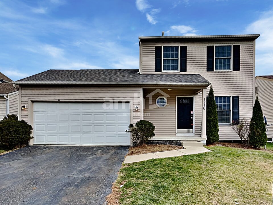 1216 Walker Springs Dr in Blacklick, OH - Building Photo