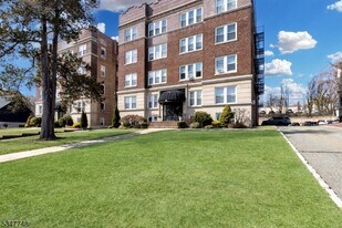 16 Forest St in Montclair, NJ - Building Photo