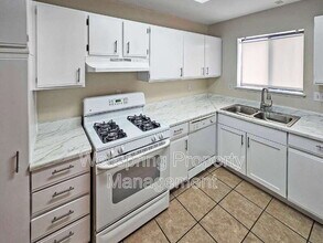 305 S Richmond Rd in Ridgecrest, CA - Building Photo - Building Photo