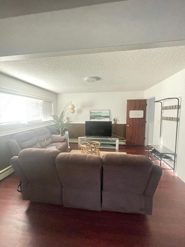 7001 Sherwood Ave, Unit Unit 2 in Anchorage, AK - Building Photo - Building Photo