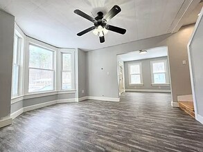 75 Valley St, Unit 75 in Laconia, NH - Foto de edificio - Building Photo