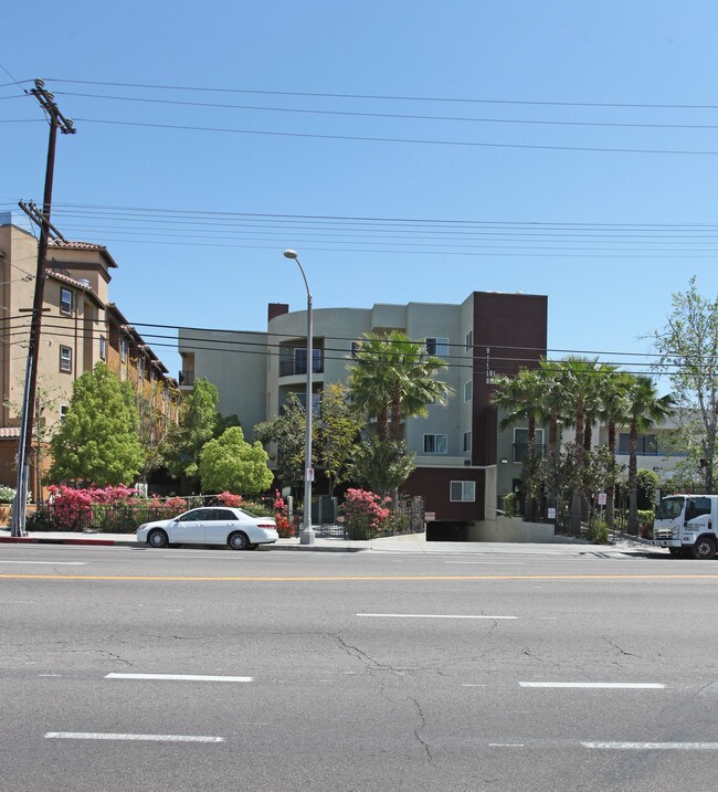 Villas Las Americas in Panorama City, CA - Building Photo - Building Photo