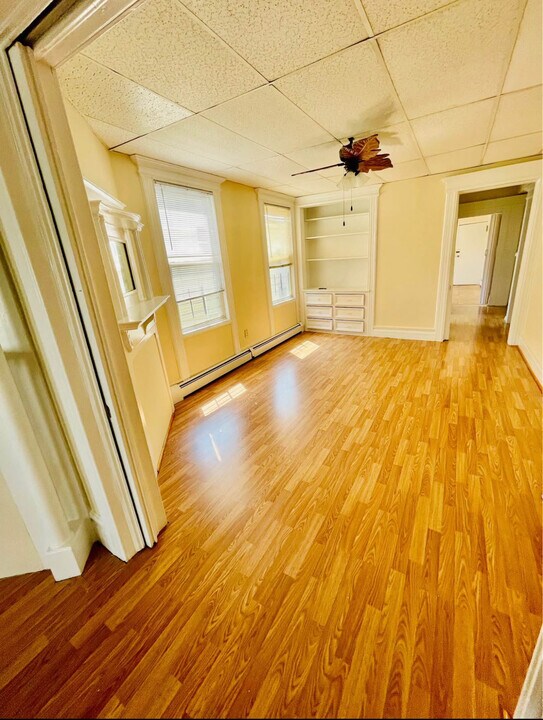 55 Hawkins St, Unit 2nd Floor in Newark, NJ - Building Photo