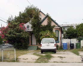 1057 Dewey Ave in Los Angeles, CA - Building Photo - Building Photo