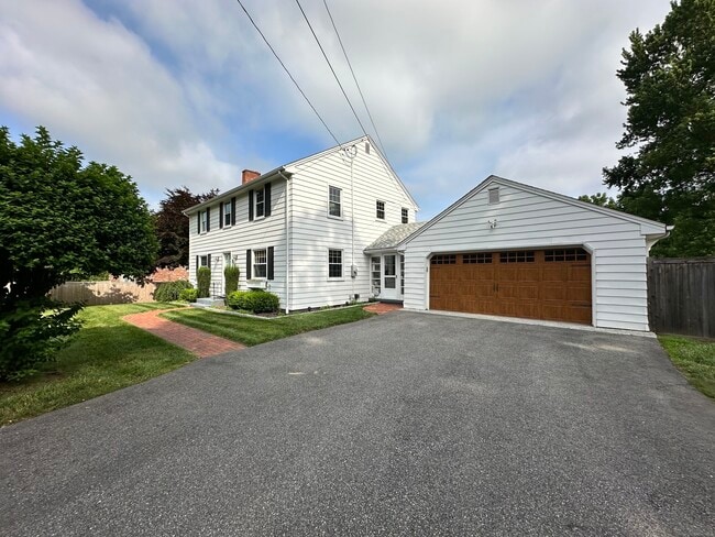 85 Neipsic Rd in Glastonbury, CT - Building Photo - Building Photo