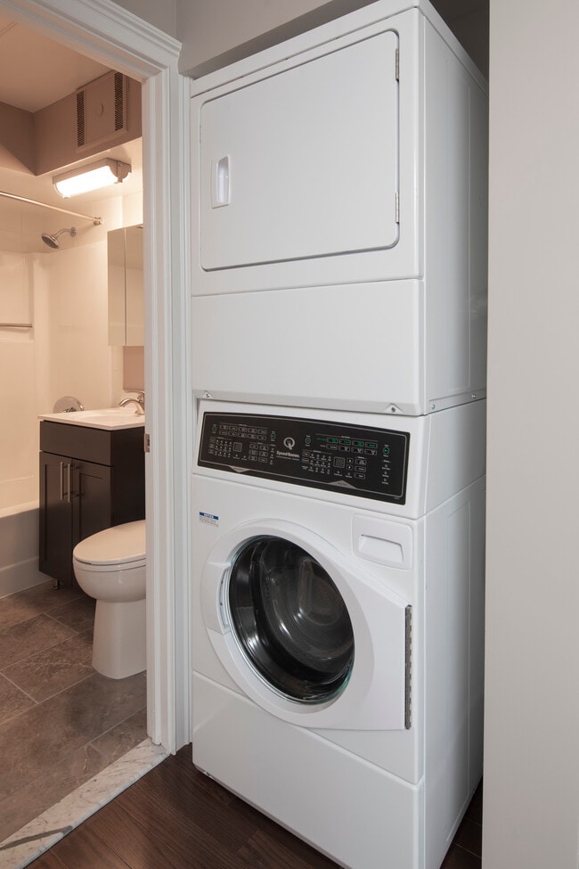 Cadillac Manor: On-Site Laundry, Heat, Hot... in Hackensack, NJ - Building Photo - Building Photo