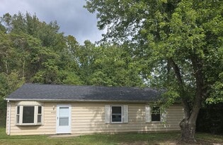 4408 Butler Ln in Petersburg, VA - Building Photo