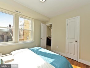 417 18th St NE-Unit -202 in Washington, DC - Building Photo - Building Photo
