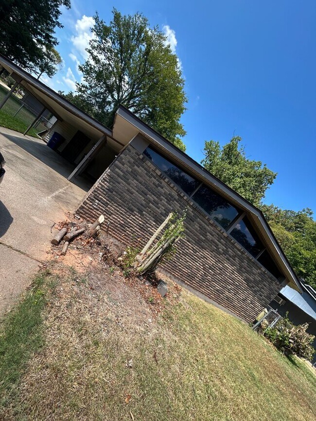 property at 222 Brooke briar Dr