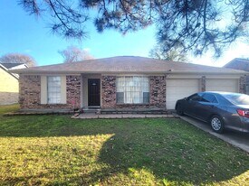 16631 Castle Fraser Dr in Houston, TX - Building Photo