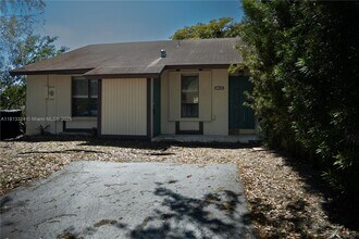 11242 SW 116th Ln in Miami, FL - Building Photo - Building Photo