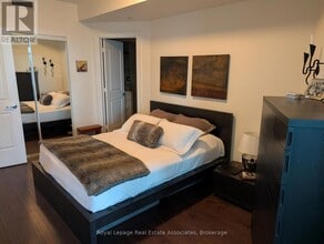 11 Bronte Rd in Oakville, ON - Building Photo - Building Photo