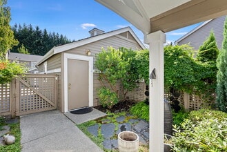 1220 Weaver Rd NW in Bainbridge Island, WA - Building Photo - Building Photo
