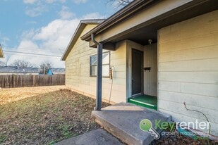 1432 Fairmount St in Wichita, KS - Building Photo