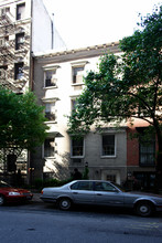 318 W 15th St in New York, NY - Building Photo - Building Photo