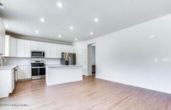 4707 Golden Eagle Dr in Louisville, KY - Building Photo - Building Photo