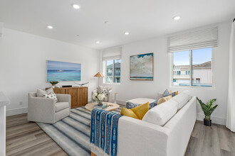 217 Chinquapin Ave in Carlsbad, CA - Foto de edificio - Building Photo