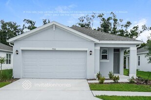 7988 Majestic Palms Ct in Venice, FL - Building Photo