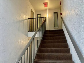 954 Courtyard Ln in Orlando, FL - Foto de edificio - Building Photo