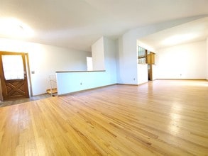 2011 Edgewood Ct SW in Rochester, MN - Building Photo - Building Photo