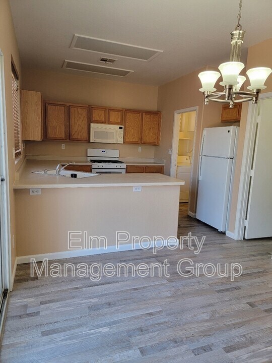 7933 Esteem St in Las Vegas, NV - Building Photo