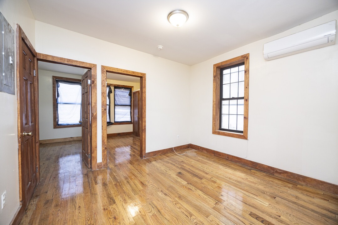 336 Starr St in Brooklyn, NY - Building Photo