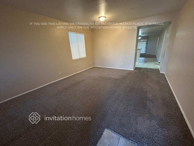 6805 S 70th Dr in Phoenix, AZ - Foto de edificio - Building Photo