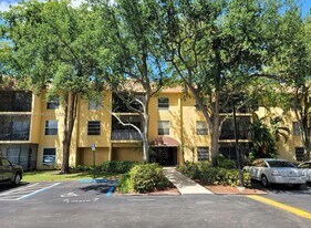 470 NW 20th St, Unit #204 in Boca Raton, FL - Building Photo