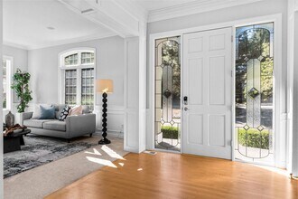 4952 160th Ct SE in Bellevue, WA - Foto de edificio - Building Photo