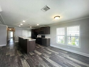 36116 Plum Ave in Grand Island, FL - Foto de edificio - Building Photo
