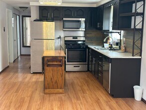 302 Meadowlark Ln in West Mifflin, PA - Building Photo - Building Photo