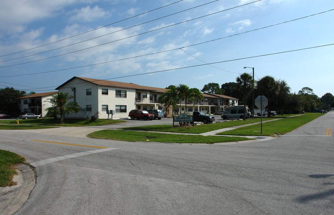 Raven at the Palms in Pinellas Park, FL - Building Photo