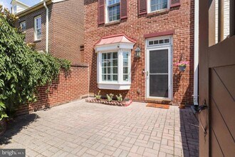 568 N St Asaph St, Unit 612 in Alexandria, VA - Building Photo - Building Photo