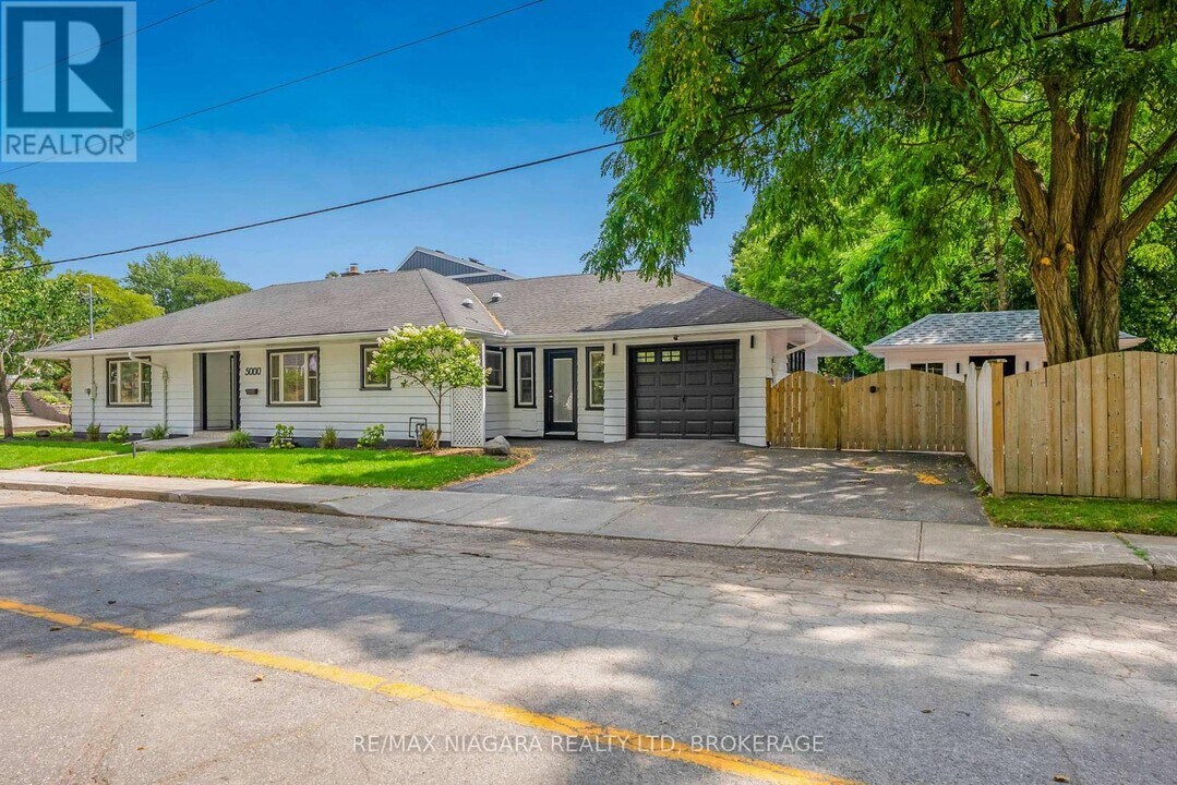 5000 6th Ave in Niagara Falls, ON - Building Photo
