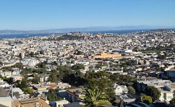 355 Buena Vista Ave E, Unit 605W in San Francisco, CA - Foto de edificio - Building Photo