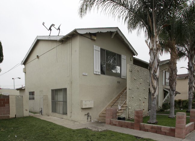 631 N Anna Dr in Anaheim, CA - Foto de edificio - Building Photo