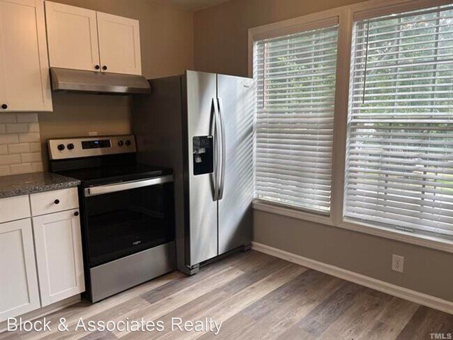 301 Glencoe Dr photo'