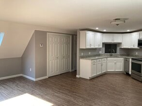 1308 Old Mammoth Rd in Manchester, NH - Building Photo - Building Photo