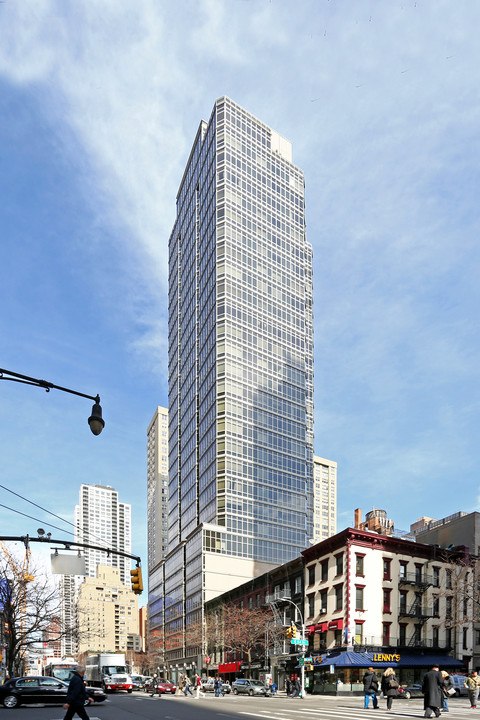 1034-1036 2nd Ave in New York, NY - Building Photo