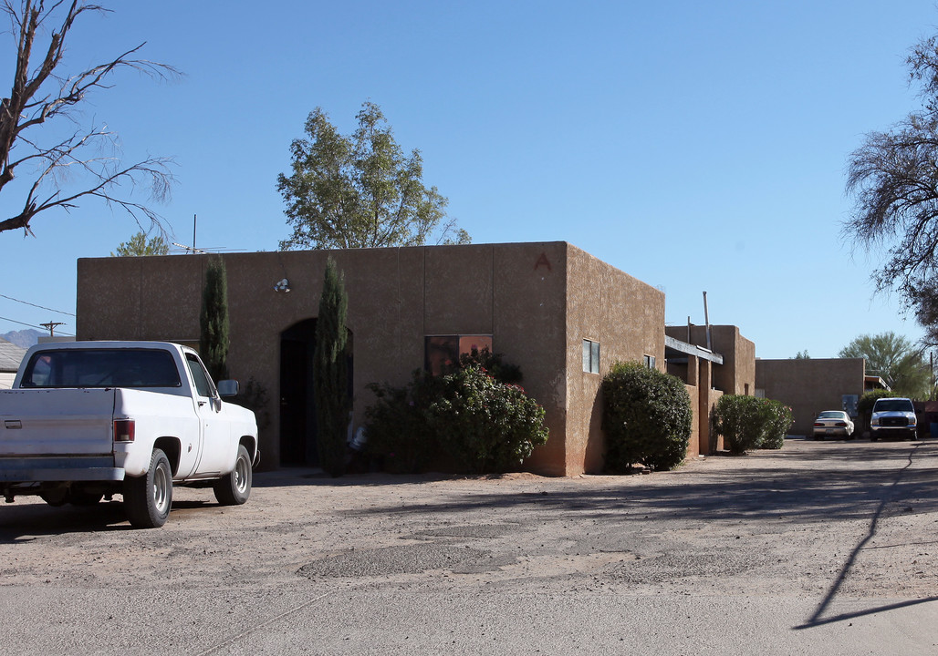 3038 N Estrella Ave in Tucson, AZ - Foto de edificio