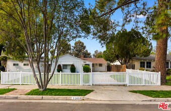 22021 Celes St in Los Angeles, CA - Building Photo - Building Photo
