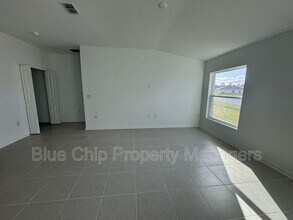 2295 Green Valley St in Daytona Beach, FL - Building Photo - Building Photo